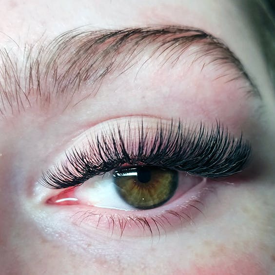 Diamond Eyelash Extensions (Bulleen) - Hybrid lashes for a perfect blend of classic and volume.