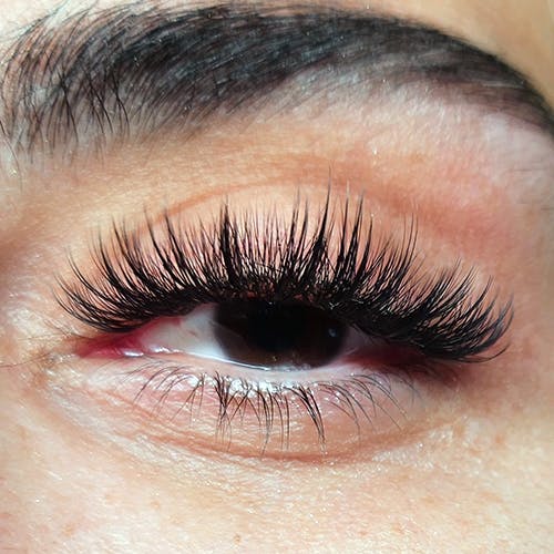 Diamond Eyelash Extensions (Bulleen) - Wispy lashes for a soft, feathery effect.