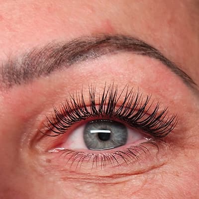 Discover the benefits of classic eyelash extensions in Melbourne from Diamond Eyelash Extensions, including enhanced beauty, convenience, and boost in confidence