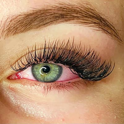 Beautiful hybrid eyelash extensions from Diamond Eyelash Extensions in Melbourne, providing a perfect balance of volume and definition.