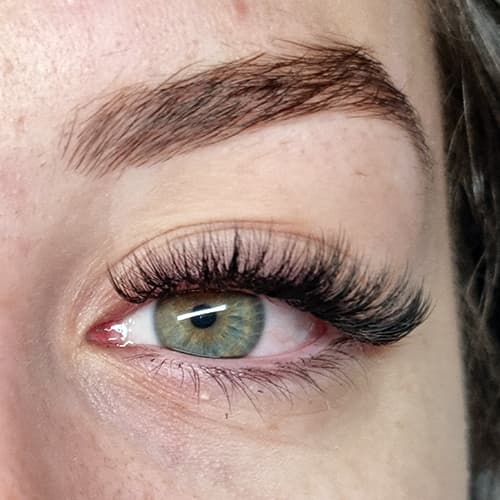 Hybrid eyelash extensions Near Me in Melbourne for a perfect blend of classic and volume. Diamond Eyelash Extensions.