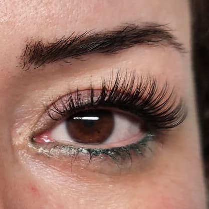 Volume eyelash extensions Near Me in Melbourne for dramatic fullness. Diamond Eyelash Extensions.