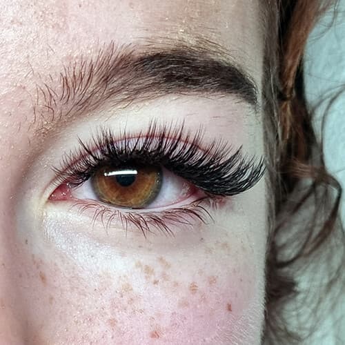 Wispy eyelash extensions Near Me in Melbourne for a soft, feathery effect. Diamond Eyelash Extensions.